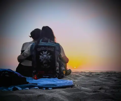 Ana e João na praia, no Sonic Blast